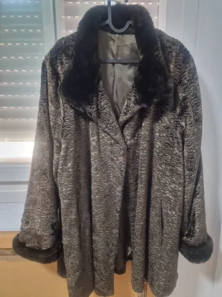 Chaquetón de pelo marrón elegante