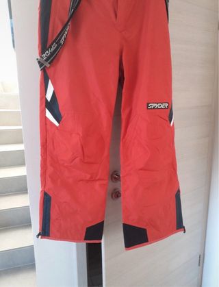 Pantalón de esquí Spyder rojo . Ropa ski.