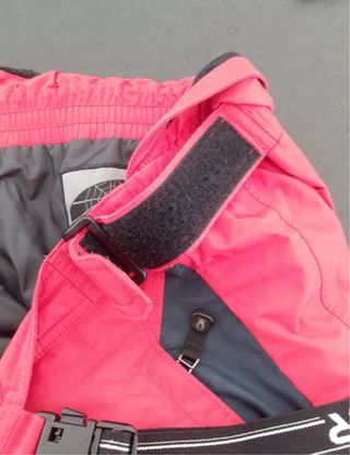 Pantalón de esquí Spyder rojo . Ropa ski.