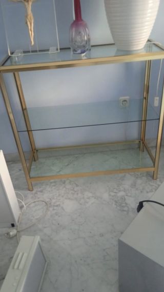 Estantería de cristal y metal dorado