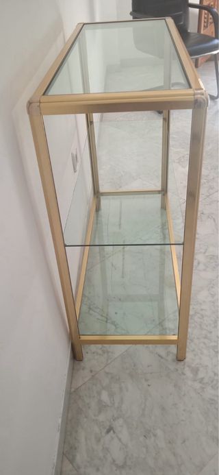Estantería de cristal y metal dorado