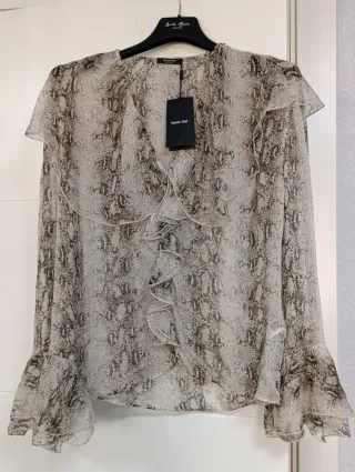 Blusa serpiente volantes Massimo Dutti