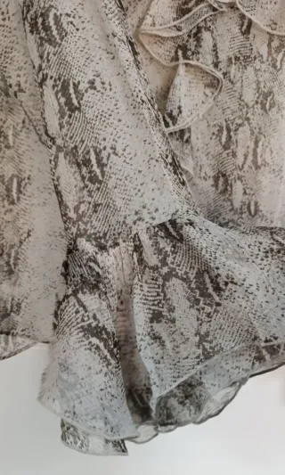 Blusa serpiente volantes Massimo Dutti