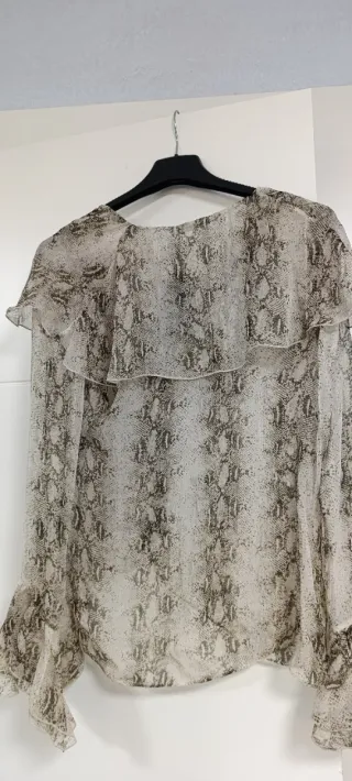 Blusa serpiente volantes Massimo Dutti