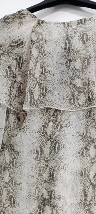 Blusa serpiente volantes Massimo Dutti