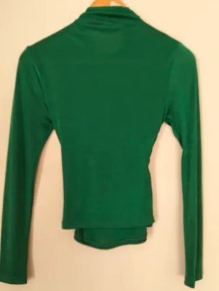 Top verde drapeado manga larga