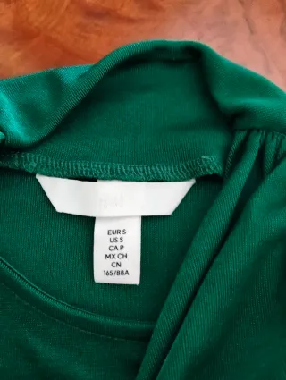 Top verde drapeado manga larga