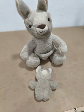 Peluche canguro con bebé