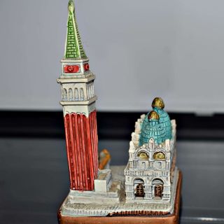 Figura Plaza San Marcos Venecia