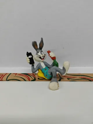 Figura Bugs Bunny Tumbado con Móvil Bullyland