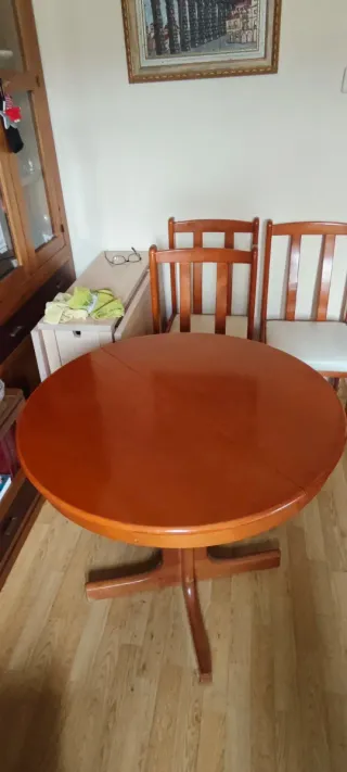 Mesa redonda extensible de madera