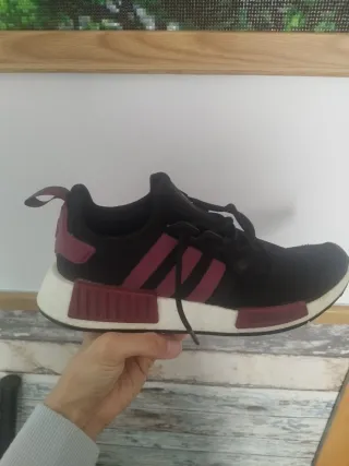 Zapatillas Adidas Negras y Rojas