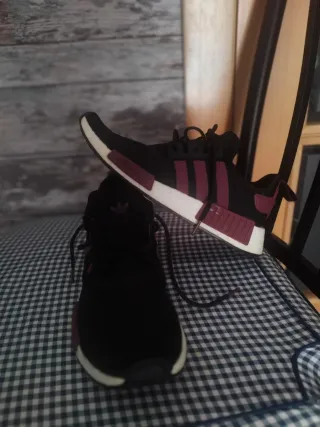 Zapatillas Adidas Negras y Rojas