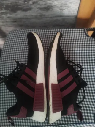 Zapatillas Adidas Negras y Rojas