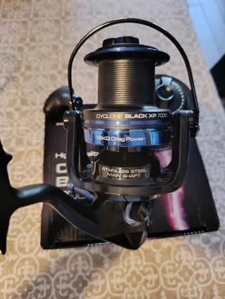 Carrete Cinnetic Cyclone Black XP 7000 HSG. NUEVO.