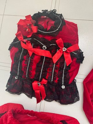 Abito spagnolo rosso e nero