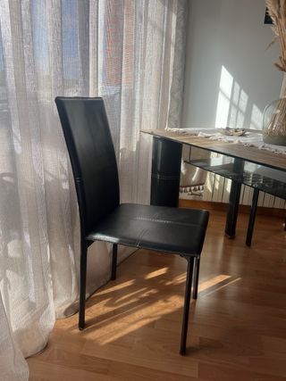 Mesa de comedor con 4 sillas