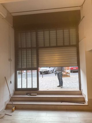 Puerta metálica completa