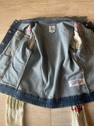 Cazadora vaquera Desigual bordada