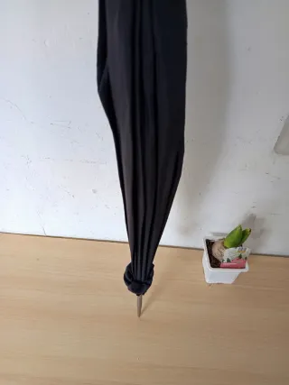 Paraguas antiguo blanco y negro