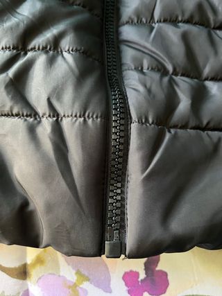 Cazadora acolchada negra