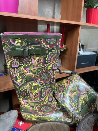 Botas de mujer marrones y beige