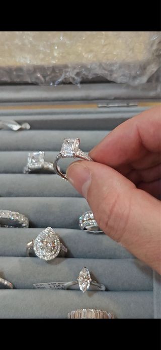 Anillo de compromiso con diamante marquesa LEERLO!