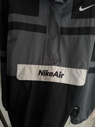 Cortavientos Nike Air Negro y Gris