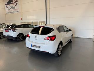 Opel Astra 2012