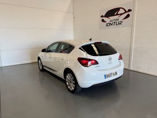 Opel Astra 2012