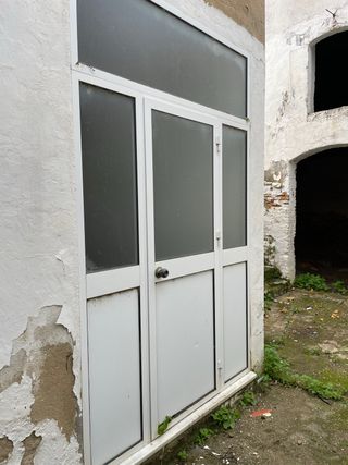 Puerta exterior de aluminio y cristal