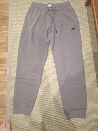 Pantalón Nike gris