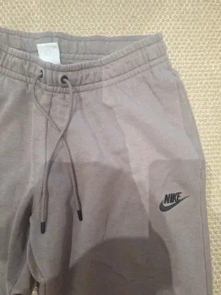 Pantalón Nike gris