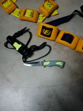 Cinturón de plomo y cuchillo pesca submarina