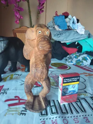 Figura de mono de madera tallada A mano