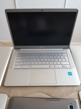 Lote de un ordenador y 5 tablets para PIEZAS