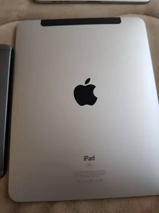 Lote de un ordenador y 5 tablets para PIEZAS