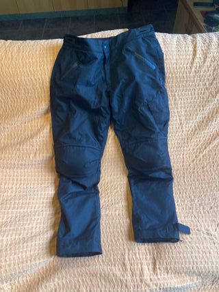 Chaqueta moto Talla L y Pantalón Talla 44