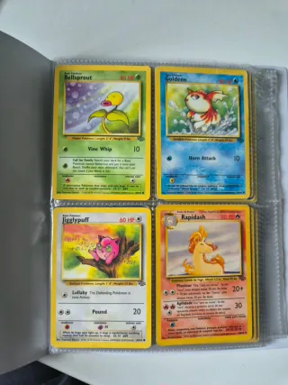 Álbum de cartas Pokémon antiguo