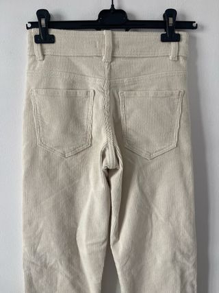 Pantalón de pana color crudo