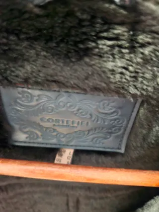 Cazadora de piel negra