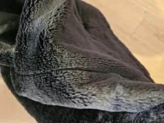 Cazadora de piel negra