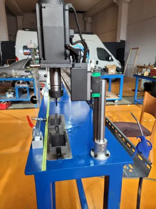 Máquina multi taladros con servos motor