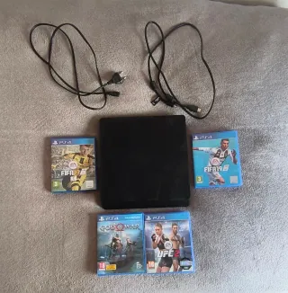 PS4 (PlayStation 4) con 3 giochi e cavi