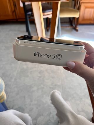 Lote 2 iPhones: 5 (balnco) y SE (Negro)