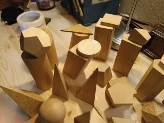 Cuerpos geométricos de madera