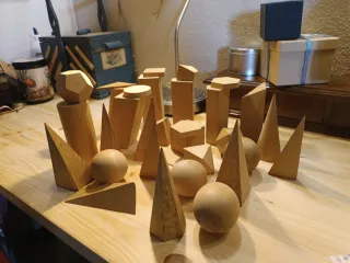Cuerpos geométricos de madera