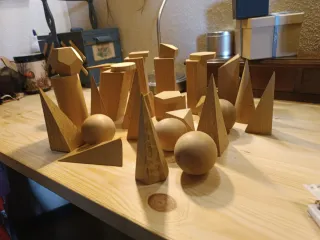 Cuerpos geométricos de madera
