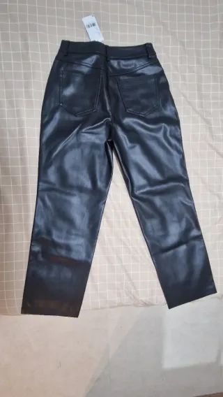 Pantalón polipiel negro