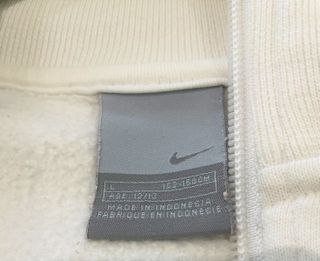 Chaqueta deportiva Nike Talla L-12-13 años.